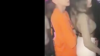 شرموطه اوكرانيا في الديسكو مع صاحبها بترقصلوا وعماله تتشرمط عليه و تحك طيزها سكس مصري  في زبر وهو واقف مش في دماغوا