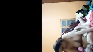 شرموطه الشرقيه الممحونه راحت ل  سكس مصري عشيقها شقتوا و بتقولوا والله مش قادره اتناك اللبوه اللي مش قادره قعدت ساعه كامله فشخ كسها وبتتناك
