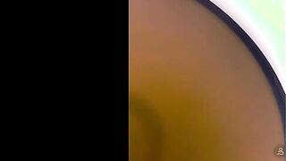 قمرهم السعوديه القحبه قعده في سكس مصري  غرفة البرايفت نااازل عليها دعم نااار وهي عريانه ملط و قعده تعصر في بزازها و تخبط علي ظنبور كسها