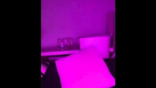 لولو الممحونه طالعه لايف جامد سكس مصري  وهي لابسه طقم فاجر و عماله تتشرمط علي الداعمين و تفلقس في طيزها المربربه