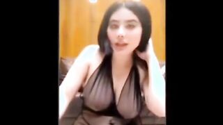 شاهندا الممحونه لابسه قميص اسود شفاف سكس مصري و عماله تقول لداعمين يلا عايزه اتناك بقي كلوا يبعت بوكيه عشان اخلع