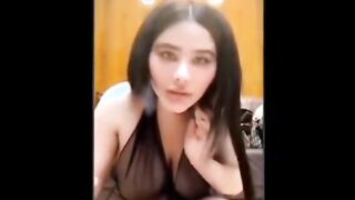 شاهندا الممحونه لابسه قميص اسود شفاف سكس مصري و عماله تقول لداعمين يلا عايزه اتناك بقي كلوا يبعت بوكيه عشان اخلع