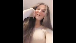 تجميع مقاطع ساخنه للقحبه سكس شرمها الممحونه ايه خلف المموس قعده طول اللايف تتكلم عن احلا ازبار متعة كسها و كيفتها