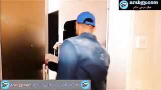 اللبوه ميارا النوري   سكس مصرعرفت تغري بتاع الدليفري و خلتوا دخل البيت يحسس علي بزازها و يلحس في طيزها و كسها