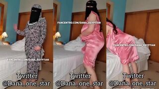 اللبوه المصريه دخلت تنظف غرفة الفندق قالت اخد راحتي  سكس مصر و اخلع طلع النزيل من الحمام لاقها مفلقس طيزها فشخها نيك