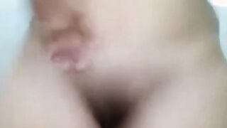 اللبوه الممحونه حنان الحيحانه قعده  سكس مصر في الحمام بتكلم عشيقها فيديو وفشخ كسها الهايج نيك عنيف قحبه مصريه
