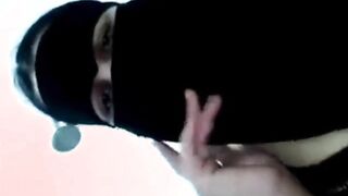 اللبوه الممحونه حنان الحيحانه قعده  سكس مصر في الحمام بتكلم عشيقها فيديو وفشخ كسها الهايج نيك عنيف قحبه مصريه