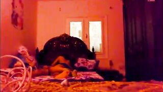 العنتيل غفل الشرموطه و صورها وهي تحت  سكس مصر منوا فاشخ كسها نيك اللبوه بياخد لبن العنتيل من كسها تلحسوا قحبه مصريه
