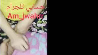 الديوث دخل علي اختها الكبيره وهو هايج و زبر سكس مصر  واقف اللبوه عماله تقولوا بس حد هيشوفنا مسبهاش الا لم نكها في كسها