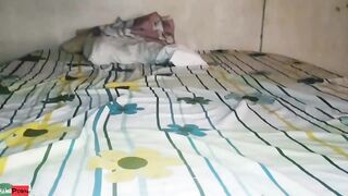 الممحونه فدوه ام كس شرقان نايمه علي  سكس مصر ضهرها و فاتحه لايف ناااار وهي فشخ كسها الهايج دعك و فرك  لحد ما نزلت لبنها