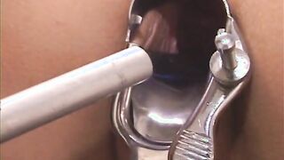 افلام سكس تعذيب وعنف حصري موقع شراميط العرب  سكس مصر القحبه نايمه و مفلقس طيزها و العنتيل حاطط كهرباء علي طيزها بيعذبها