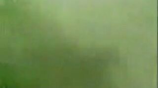 دخلت البيت لاقيت سكس مصرى  اختي قعده لوحده ذنقتها و مسكتها بالعافيه ريحت زبري عليها كنت هتصوت بس حطيت ايدي علي بوقها