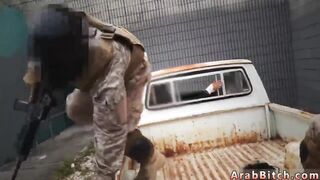الجنود الاسرائلين خدوا بنت مسلمه للمخزن  سكس مصرى و اجبروها انها تنام معاها مقابل الافرج عن اخوها الصغير القحبه اتفشجت