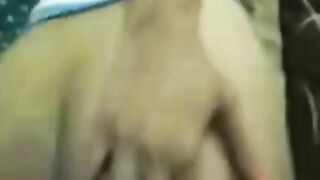 العنتيل ماسك المموس الهايجه ام شهد سكس مصري جامد اوي  فاشخ طيزها بايدوا و عايز ينكها في طيزها وهي مش راضيه بتقولوا زبرك كبير