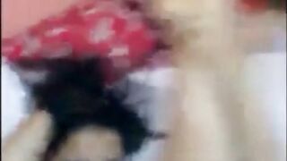 المموس ام محمود الهايجه نايمه سكس مصري جامد  علي بطنها و مفلقس طيزها و العنتيل راكب فوقيها فاشخ طيزها نيك عنيف قحبه مصريه