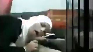 الهايجه المغربيه الممحونه  سكس مصري جامد راكبه علي زبر عشيقها فشخ كسها نيك اللبوه طلعت زبر من كسها و نزلة لحس ومص فيه