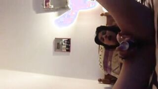 الشرموطه  سكس مصري جديد العربيه الممحونه فاتحه لايف تانجو وقعده في غرفة البرايفت مع الداعمين فشخ كسها الهايج بزبر الصناعي