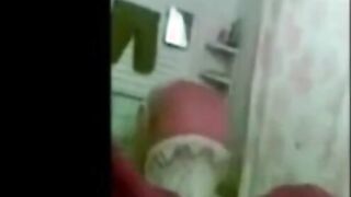 القحبه الممحونه جيها  سكس مصري قديم بتصور جوز امها الهايج و هو مطلع زبر و بيلعب فيه بيضرب عشره علي رجلها وهي نايمه قحبه مصريه