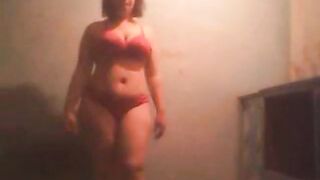 شرموطة الشرقيه الحيحانه رحاب الهايجه بعت  سكس مصري فيديو ل عشيقها بتفرجوا علي جسمها و عماله تهيج فيه عشان يجي يفشخها