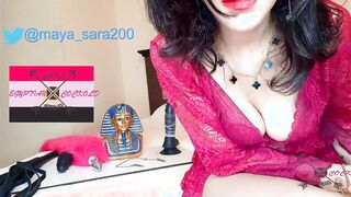 الملكه ساره  الحيحانه فاتحه لايف نااار  سكس مصري وهي بتشرب السجاره وقعده تشتم في خولاتها الكلاب قحبه مصريه ممحونه
