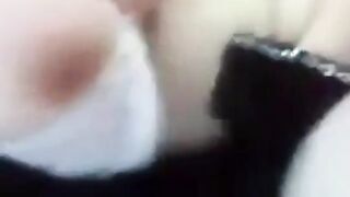 العنتيل الهايج ماسك المموس المربربه ام كس شرقان و نازل  سكس مصري عصر في بزازها و هو بينكها في كسها الشرقان قحبه مصريه