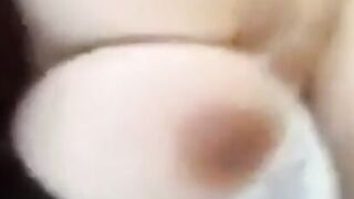 العنتيل الهايج ماسك المموس المربربه ام كس شرقان و نازل  سكس مصري عصر في بزازها و هو بينكها في كسها الشرقان قحبه مصريه