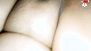 الشرموطه رشا الحيحانه ام كس شرقان نايمه  سكس مصري علي ضهرها فشخ رجلها علي الاخر و عشيقها الزبير فاشخ كسها نيك بزبر الكبير