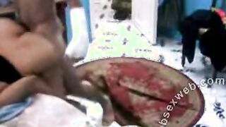 العنتيل غفل عشيقتوا الهايجه  سكس مصري و صورها فيديو وهي عريانه ملط و فاشخ كسها الهايج نيك علي الارض قحبه مصريه