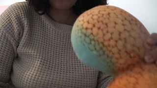 اللبوه مسكها الدبدوب و بتكلم حبيبها فيديو  سكس مصري وبتقولوا بص اعتبر نفسك الدبدوب ده و حطيتوا بينا رجلها وفضلت تفرك بكسها