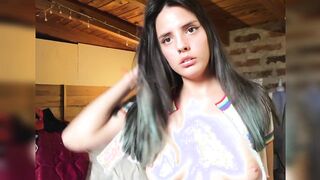 القحبه الروسيا الهايجه فاتحه لايف و عماله تلحس في  سكس مصري حلمة بزازها و تفرك في كسها الشرقان نزلت لبن كتير المموس