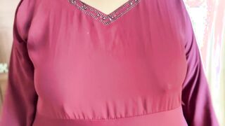 السعودي الهايج استغل غياب اهلو و دخل علي الشغاله المربربه سكس مصري  ام كس هايج فلقس طيزها و فشخها نيك عنيف في كسها