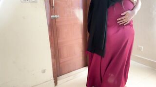 السعودي الهايج استغل غياب اهلو و دخل علي الشغاله المربربه سكس مصري  ام كس هايج فلقس طيزها و فشخها نيك عنيف في كسها
