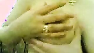 اللبوه طلعت  نيج عشيقها البيت و مكنتش تعرف انوا بيصورها وهي في حضنوا و فاشخ كسها الممحون نيك قحبه مصريه هايجه