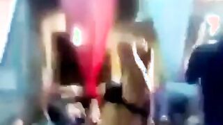 اول ظهور لقحبه  سكس مصر بوسي الرقاصه في الافراح الشعبيه وهي بتتشرمط و تتعالق علي المعازيم المموس حيحانه اوي ولبسها ملفت