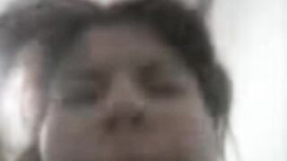 القحبه الممحونه قعده سكس مصر  علي زبر حبيبها و عماله تفرك بكسها الهايج اللبوه بتقولوا كسم زبرك الجامد فشخلي كسي