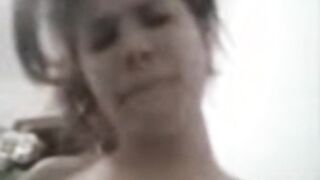 القحبه الممحونه قعده سكس مصر  علي زبر حبيبها و عماله تفرك بكسها الهايج اللبوه بتقولوا كسم زبرك الجامد فشخلي كسي