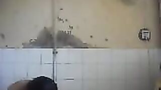 الشرموطه الحيحانه بتكلم حبيبها فيديو كوول  سكس مصر و هي في الحمام عريانه ملط تحت الدش و قعده تعصر في بزازها و تفرك في كسها
