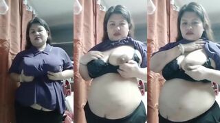القحبه اليابانيه الممحونه سكس مصر  واقفه قدام الكاميرا بتكلم حبيبها فيديو بتفرجوا علي جسمها المربرب و بزازها الكبيره