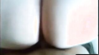 الشرموطه المربربه كانت واقفه بتجهز نفسها قدام المرايا  سكس مصر شلها حطها علي السرير و فشخ كسها الهايج نيك عنيف