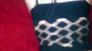 مروه الحيحانه نايمه سكس مصر علي الشزلونج فشخ رجلها ونزله فرك في كسها الهايج عشيقها وقف زبر عليها ومسكها نكها في كسها الممحون