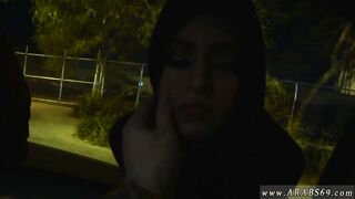 الفحل الهايج شقط المموس سكس مصر  من الشارع و خدها في العربيه طلع شقتوا اللبوه طالعت هايجه فشخ و كسها شرقان فشخها نيك