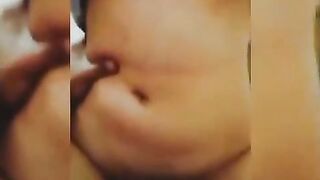 المموس راحت  سكس مصر ل خطيبها الشقه تريح زبر الهايج اللبوه قعده فوق زبر و عماله تفرك بشفايف كسها الممحون لحد ما جبهم