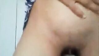 الخول بيصور سكس مصر  حبيبتوا و هي معا في الحمام بتفرجوا علي شعرت كسها و هو بيصورها و بيقولها عايزه تشوفي زبري