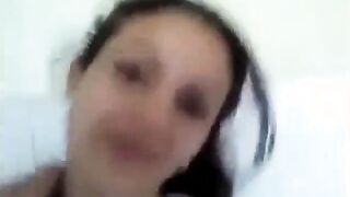 الخول بيصور سكس مصر  حبيبتوا و هي معا في الحمام بتفرجوا علي شعرت كسها و هو بيصورها و بيقولها عايزه تشوفي زبري