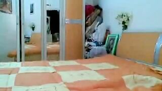 الجزء التاني الديوث غفل مراته المموس  سكس مصر وصورها فيديو وهي بقميص النوم و هو ماسكها مقعدها علي زبر فاشخ كسها نيك