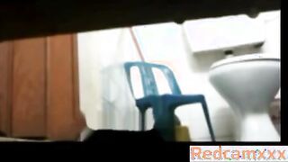 الديوث الهايج حط التلفون ل اخته في الحمام سكس مصر  وهي بتاخد دش بيصورها فيديو عشان يضرب عشره علي جسمها الملبن