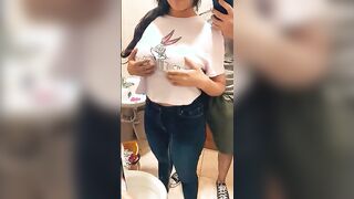 ندس الحيحانه خدت زملاها في الشغل  سكس مصر و دخلت حمام الشركه قالتلي كسي مولع و عايزه اتناك اوي يا حماده يلا افشخني