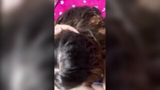 الشرموطه شروق الحيحانه ام كس شرقان قعده علي حرف السرير  نيج بترضع في زبر وليد الفحل مسكها نكها وهي لبس الشورت