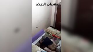 العرص غفل امه  نيك مصري و صورها وهي معا زبون كبير في السن مسكها فاشخ كسها المنفوخ نيك و بتقولوا لم اطلع هنيكك يا خول