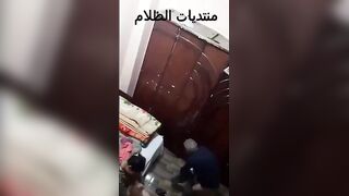 العرص غفل امه  نيك مصري و صورها وهي معا زبون كبير في السن مسكها فاشخ كسها المنفوخ نيك و بتقولوا لم اطلع هنيكك يا خول